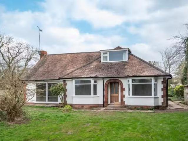 4 bedroom bungalow for rent in Finstall Road, Finstall, Bromsg.