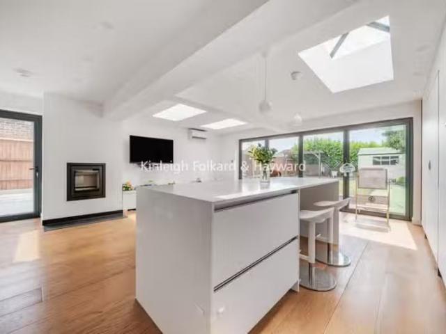4 bedroom bungalow for rent in Hallam Close, Chislehurst, BR7