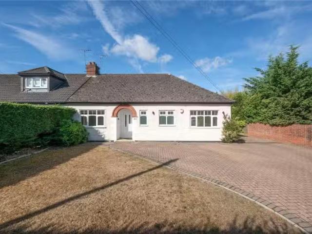 4 bedroom bungalow for rent in Watford Road, St. Albans, Hertf.