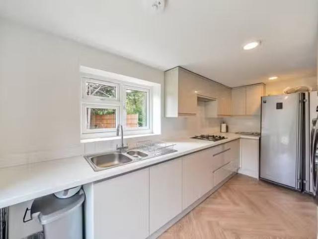 4 bedroom bungalow for rent in Webb Estate, Purley, CR8