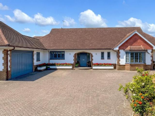 4 bedroom bungalow for sale