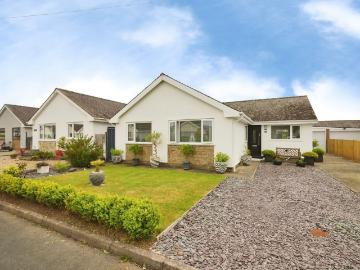 4 bedroom bungalow for sale