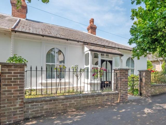 4 bedroom bungalow for sale