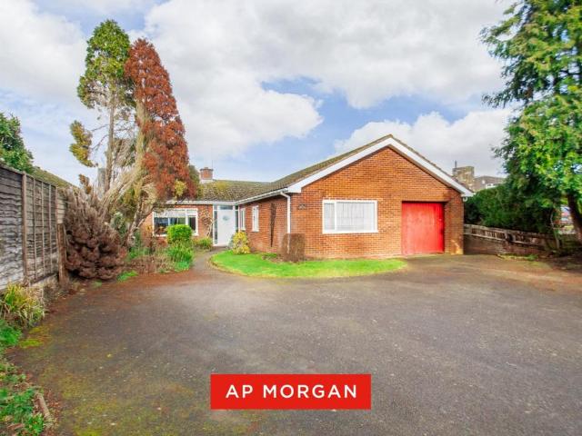 4 bedroom bungalow for sale