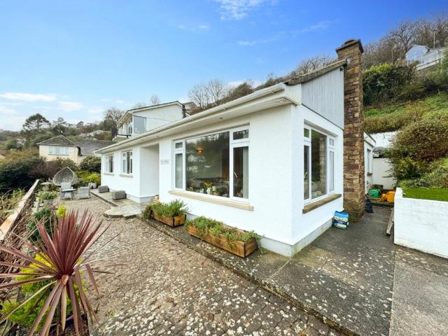 4 bedroom bungalow for sale