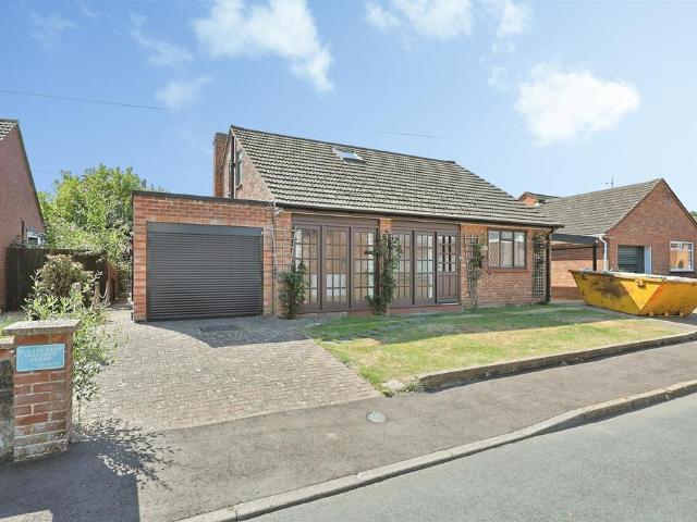 4 bedroom bungalow for sale
