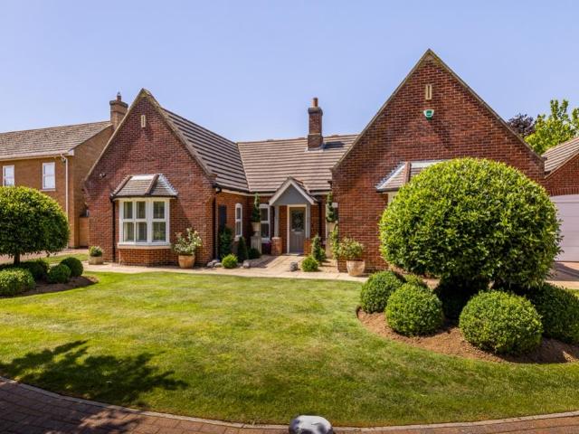 4 bedroom bungalow for sale