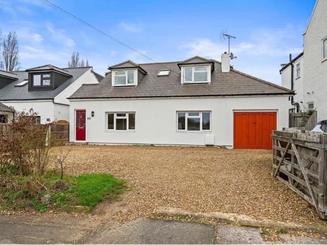 4 bedroom detached bungalow for sale