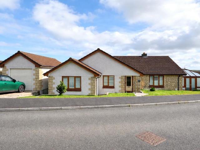 4 bedroom bungalow for sale