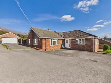 4 bedroom detached bungalow for sale