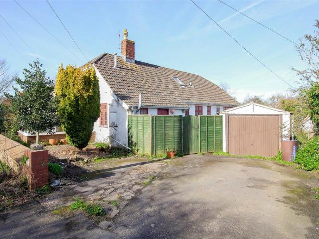 4 bedroom detached bungalow for sale