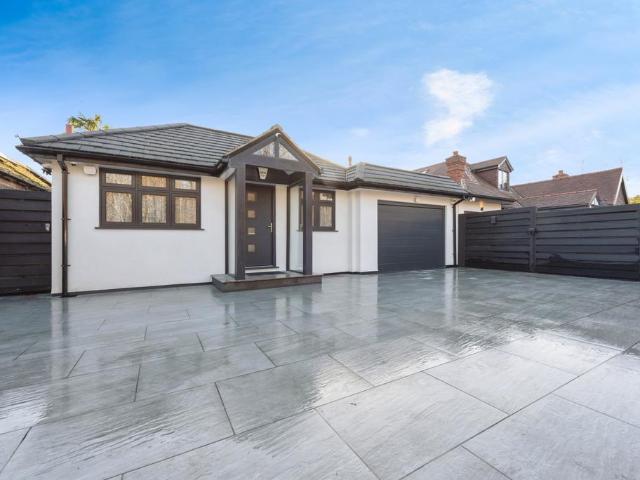 4 bedroom bungalow for sale