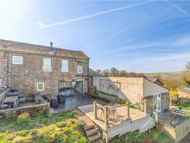 4 bedroom link detached house for sale