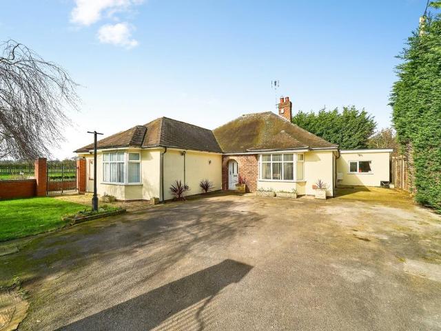 4 bedroom bungalow for sale