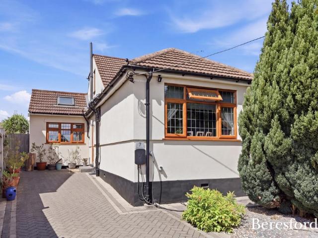 4 bedroom bungalow for sale