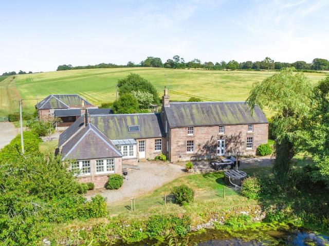 6 bedroom detached house for sale