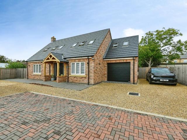 4 bedroom bungalow for sale