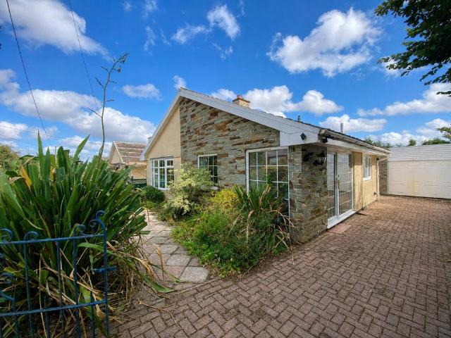 4 bedroom bungalow for sale