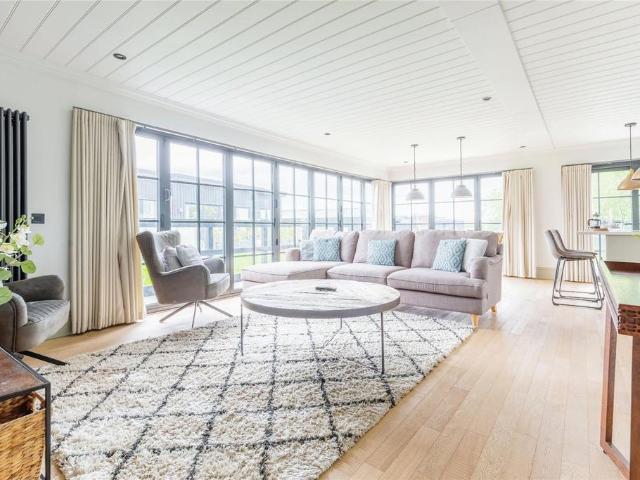 4 bedroom bungalow for sale