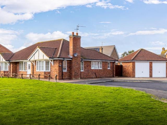 4 bedroom bungalow for sale