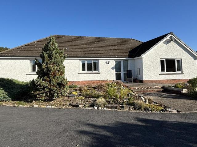 4 bedroom bungalow for sale
