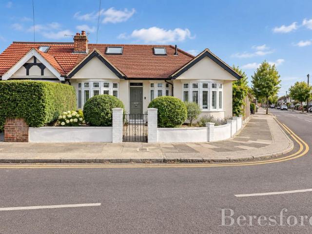 4 bedroom bungalow for sale