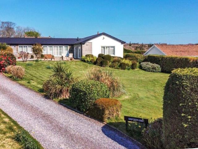 4 bedroom bungalow for sale