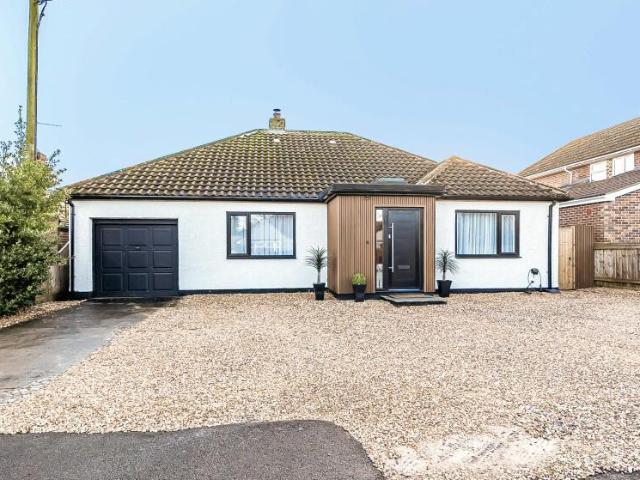4 bedroom detached bungalow for sale