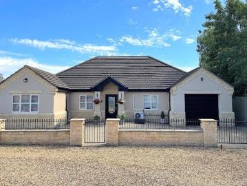 4 bedroom bungalow for sale