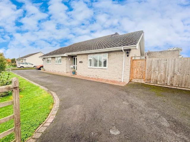 4 bedroom bungalow for sale