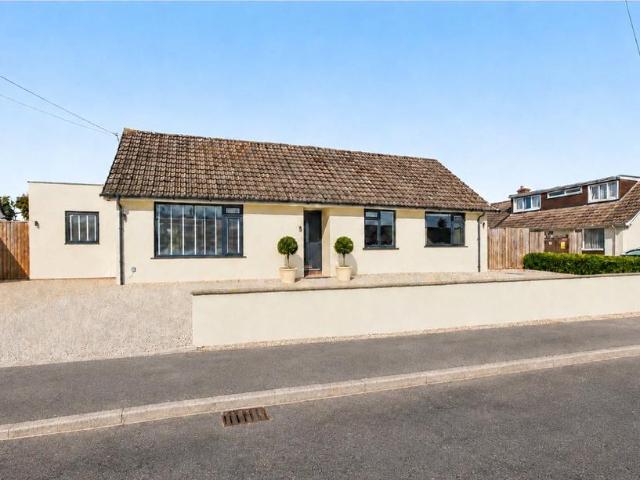 4 bedroom bungalow for sale