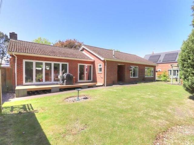 4 Bedroom Bungalow Hythe Hampshire 101996089