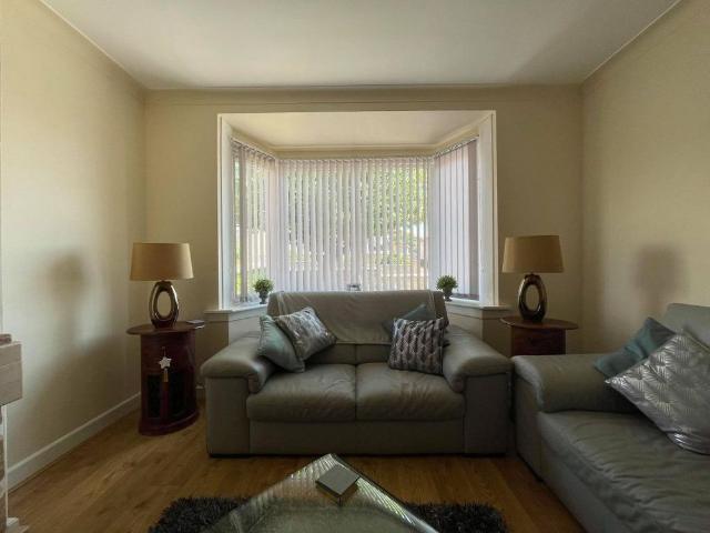 4 bedroom bungalow to rent