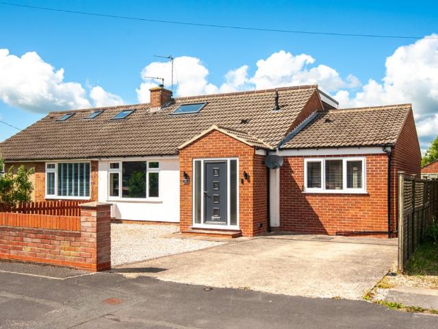 4 bedroom Bungalow To Rent