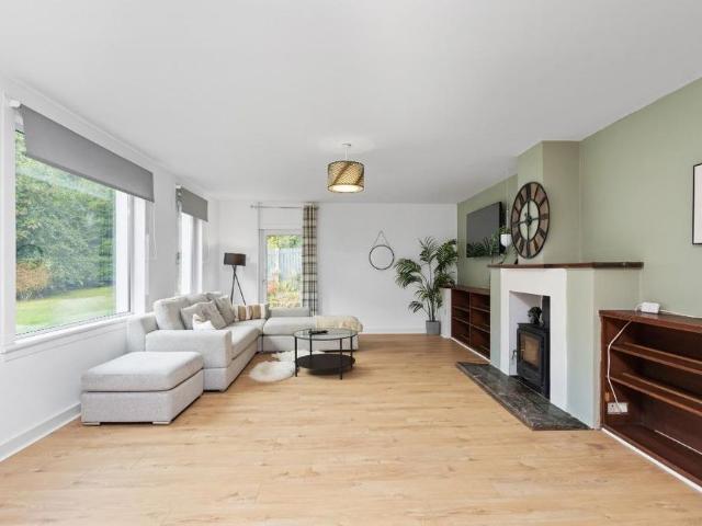 4 bedroom bungalow to rent