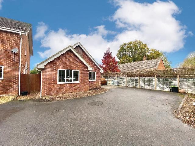 4 bedroom bungalow to rent
