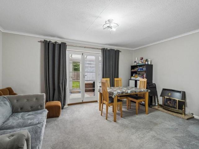 4 bedroom bungalow to rent
