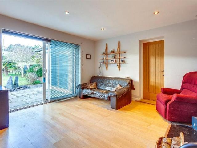 4 bedroom bungalow to rent