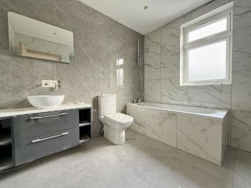 4 bedroom bungalow to rent