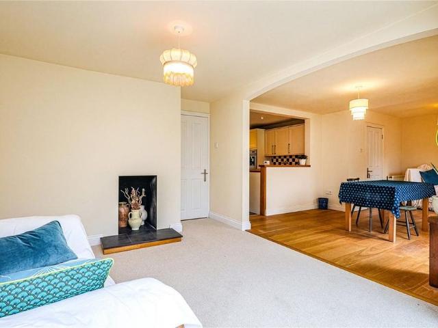 4 bedroom bungalow to rent