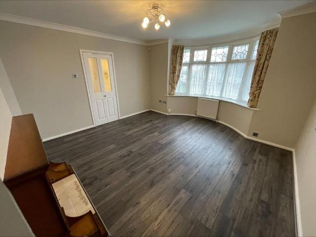4 bedroom bungalow to rent