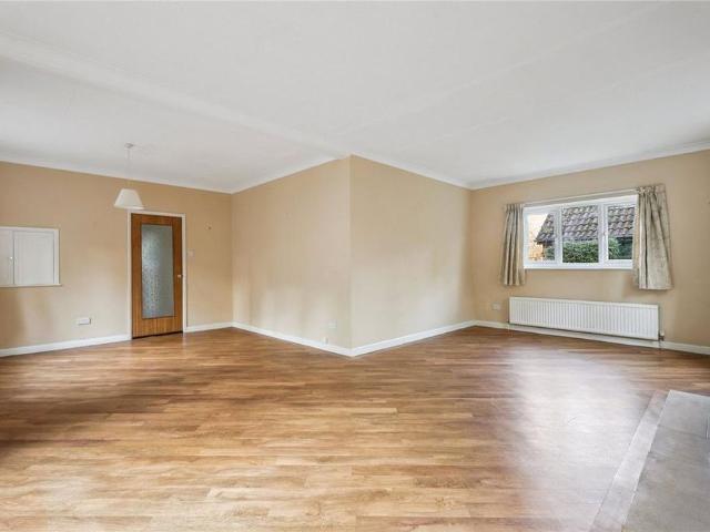 4 bedroom bungalow to rent