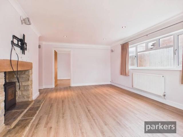 4 bedroom bungalow to rent