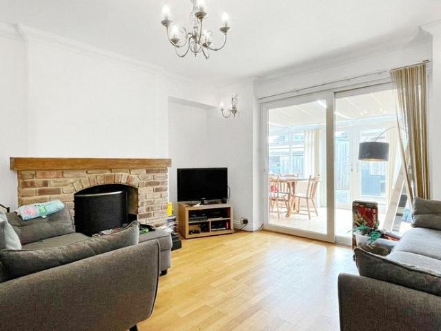 4 bedroom bungalow to rent