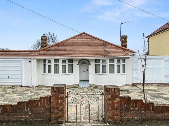 4 bedroom bungalow to rent