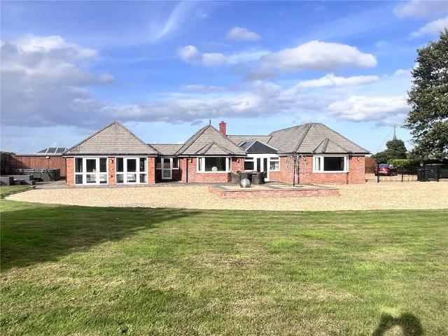 4 bedroom bungalow to rent