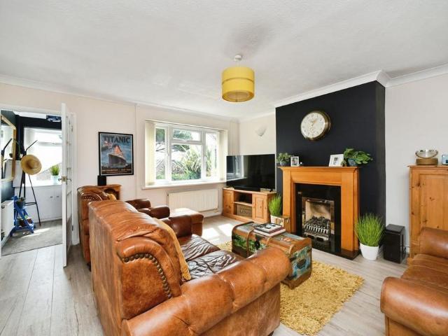 4 bedroom bungalow to rent