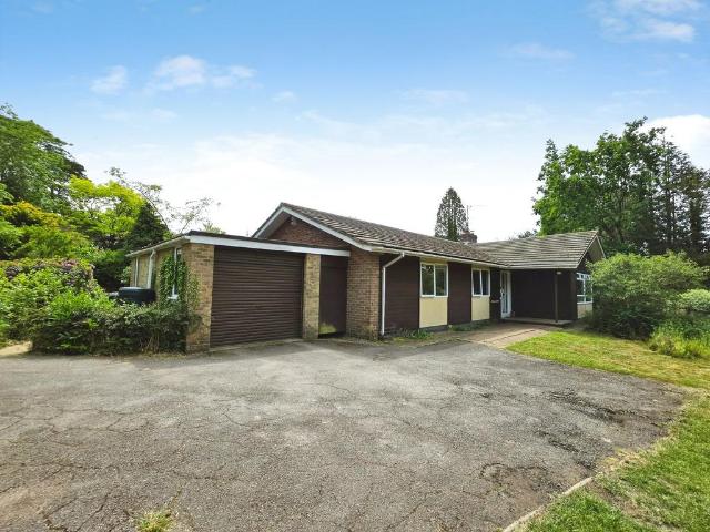 4 bedroom bungalow to rent