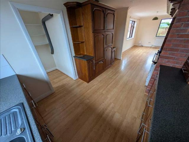 4 bedroom bungalow to rent