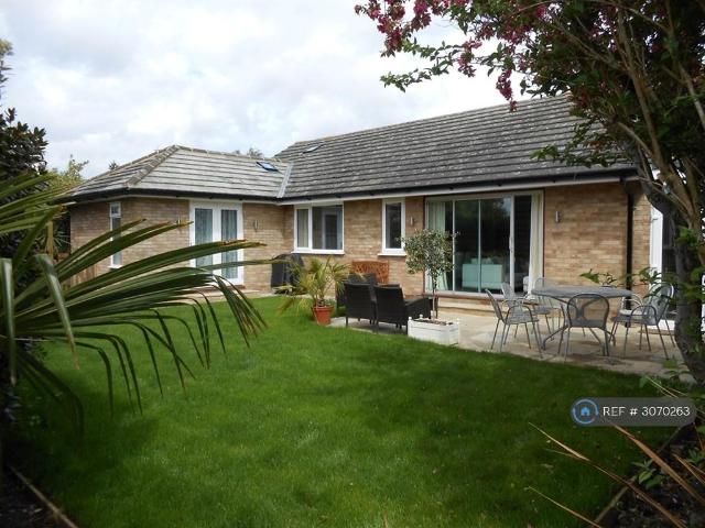 4 bedroom bungalow to rent
